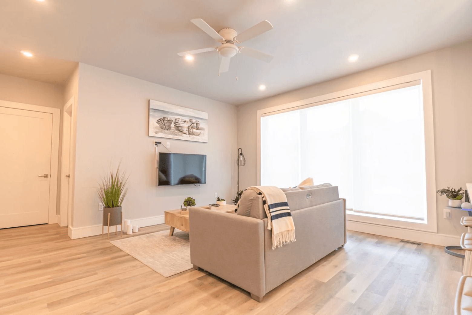 Mactan Suite Living Room Photo 1