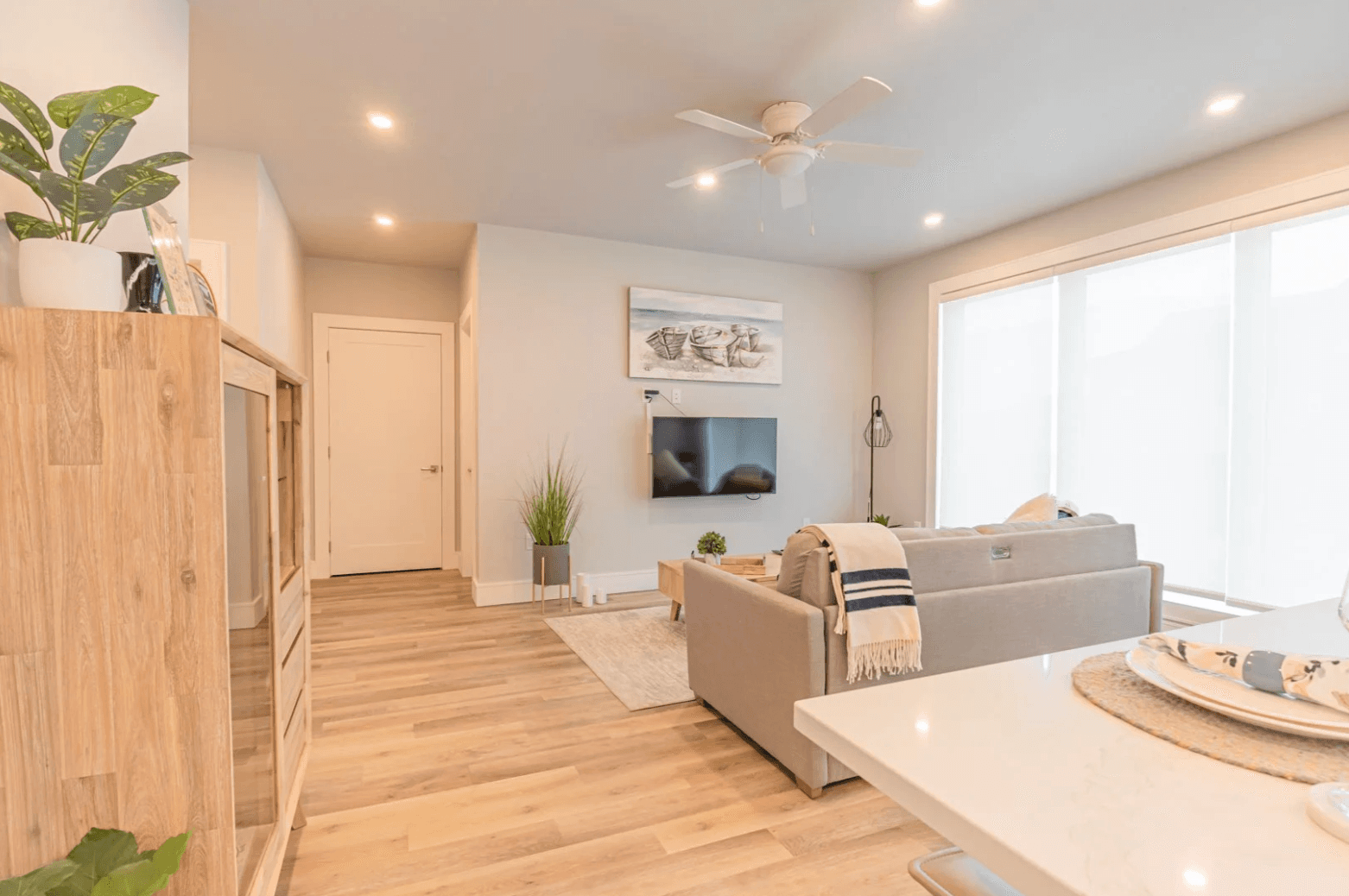 Mactan Suite Living Room Photo 4