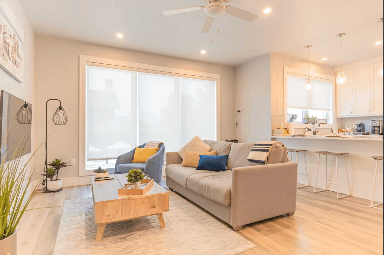 Mactan Suite Living Room Photo 6